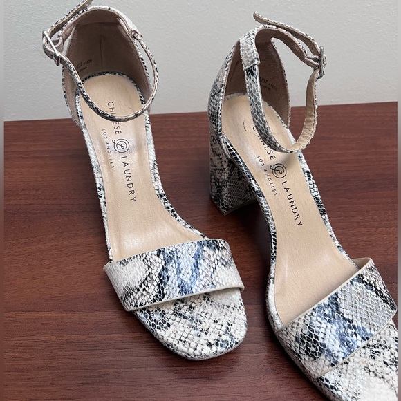 Like NEW Chinese Laundry Snake Skin Pattern block heels S 6.5/37 - Picture 3 of 13